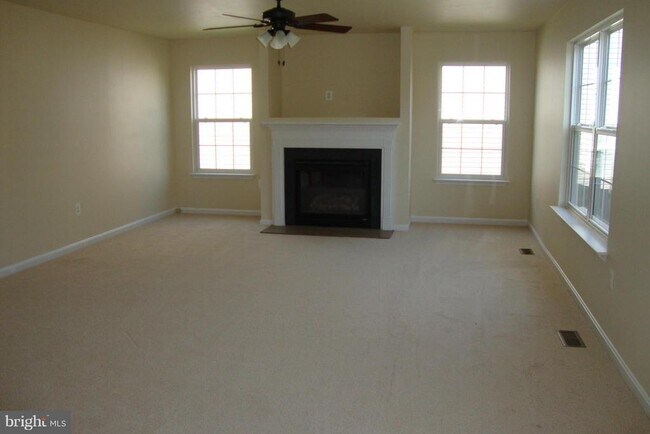 Building Photo - 8 Foggy Field Ln