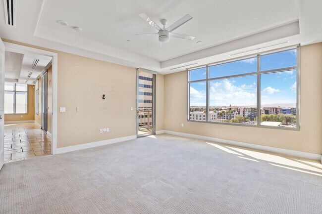 Building Photo - 2211 E Camelback Rd