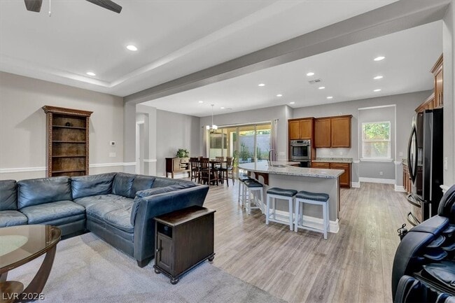 Building Photo - 9936 Wildhorse Cyn Ave