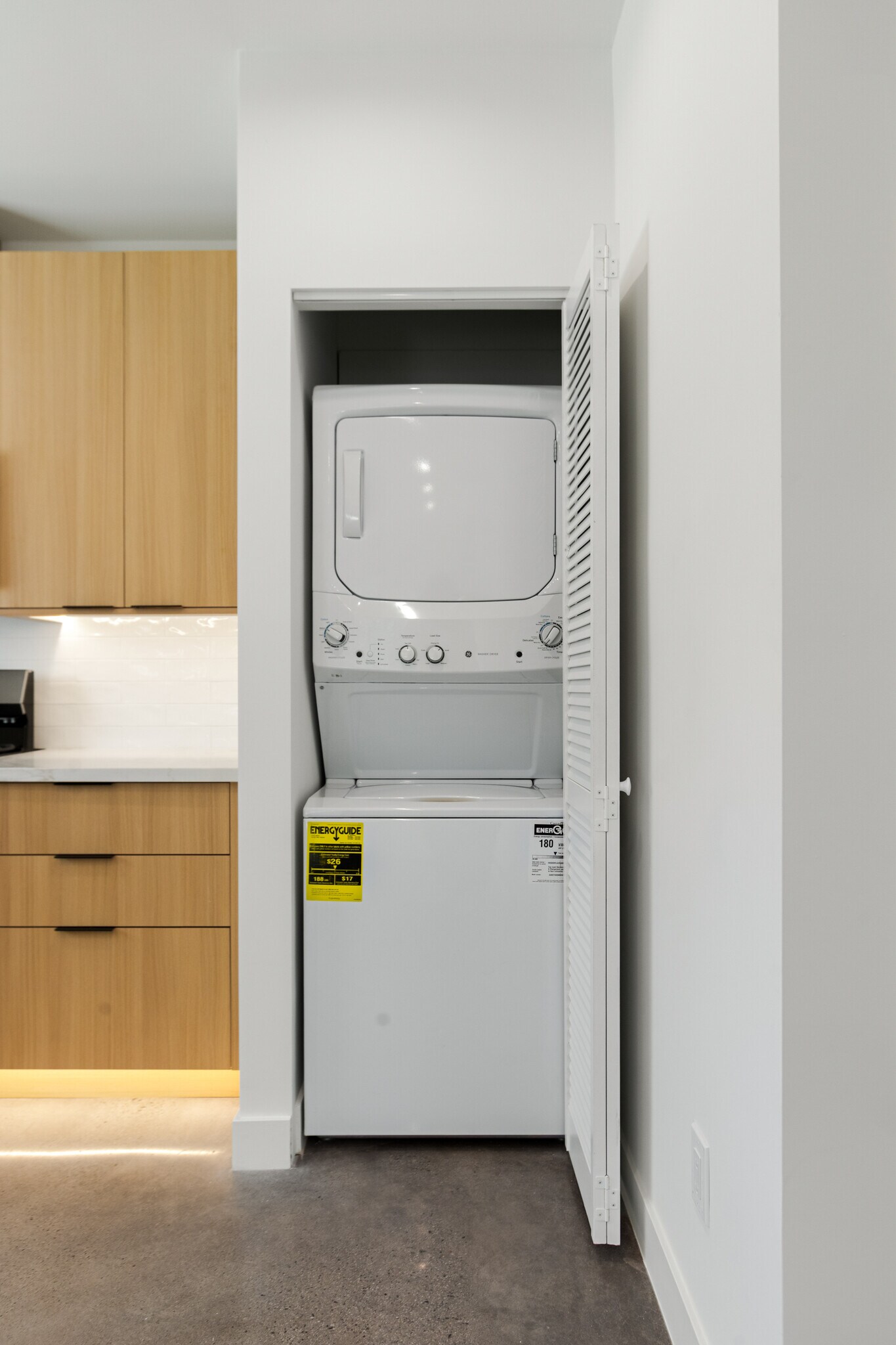 Building Photo - 7314 Fallbrook Ave