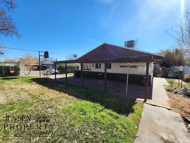 Building Photo - D2059