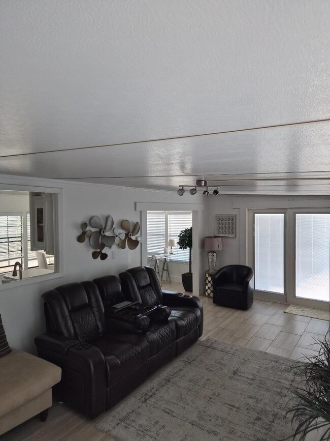 Building Photo - 55 Boca Chica Rd
