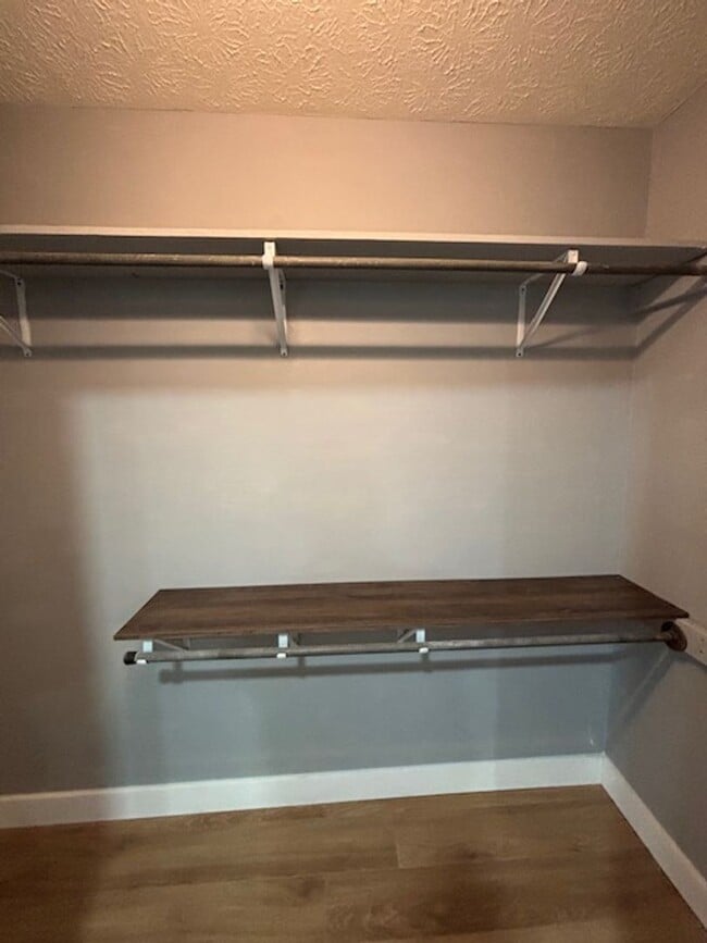 Building Photo - Updated Remodeled Large Open Split-Level Home with Full Finished Basement!