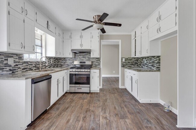 Building Photo - 8989 Teal Ln