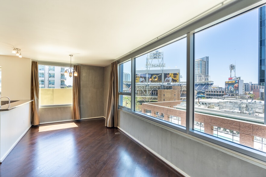 Beautiful windows - 321 10th Ave