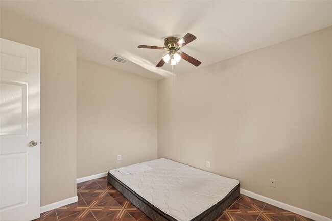 Building Photo - 12006 New Brunswick Dr