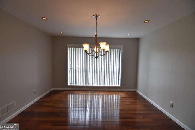 Building Photo - 3765 Cochran Lake Rd