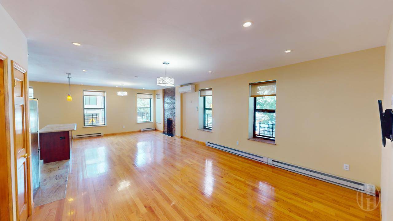 Building Photo - 400 E 78th St