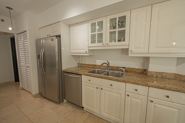 Building Photo - 8925 Collins Ave