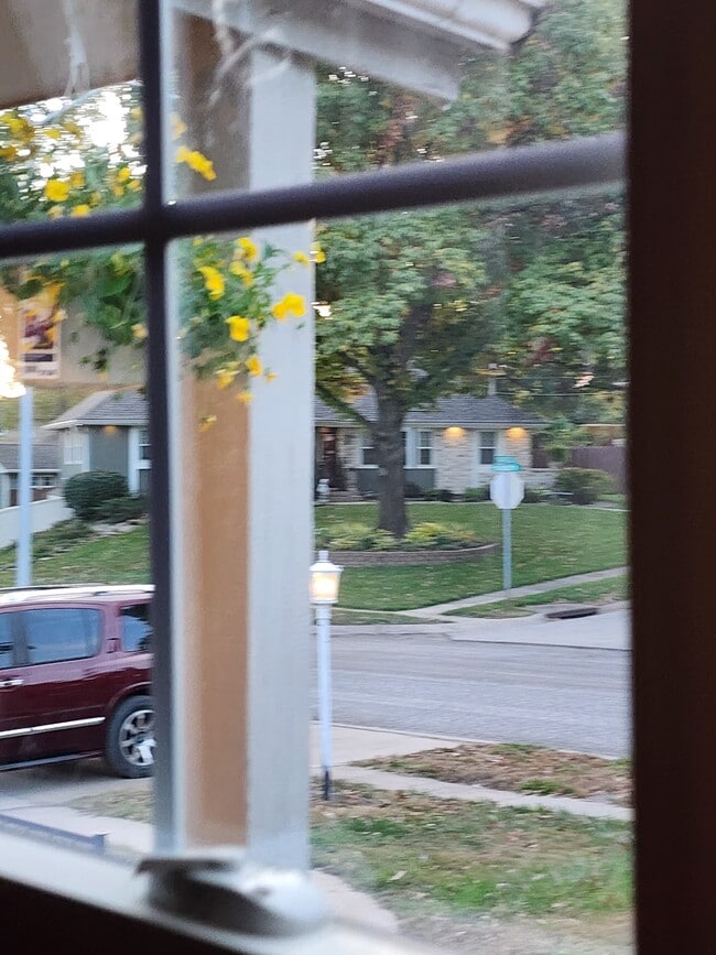 Building Photo - 7325 N Brooklyn Ave