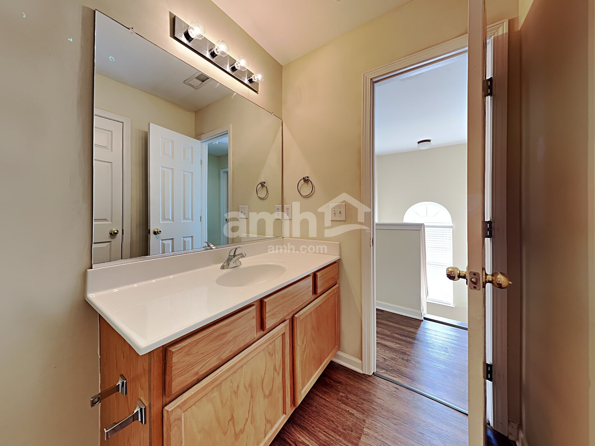 Building Photo - 3005 Quail Oaks Dr