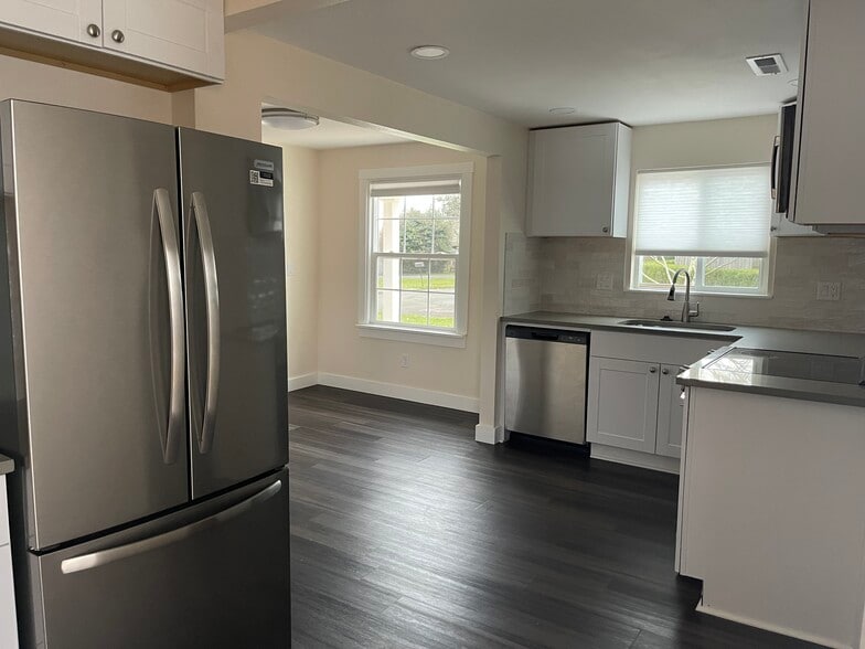 Building Photo - 255 Southview Pl S