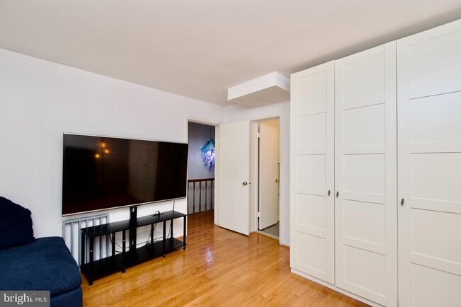 Building Photo - 2204 S Quincy St