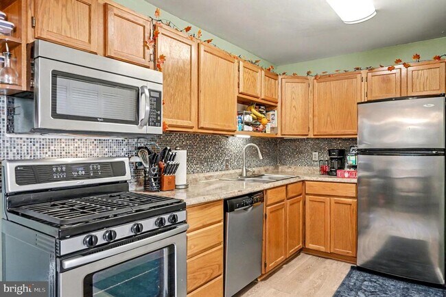 Building Photo - 4111 Hoffman Dr