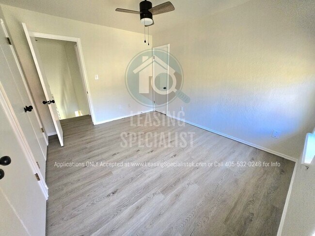 Building Photo - West Norman 2 Bed 1.5 Bath Fully Remodeled...
