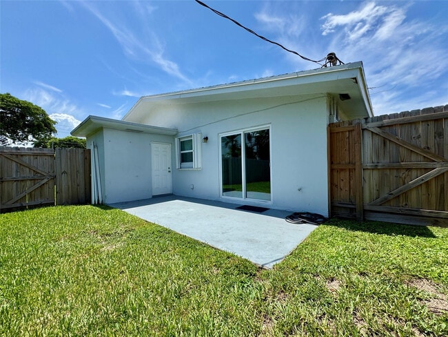 Building Photo - 838 SW 14th St