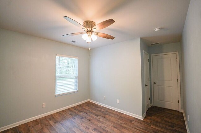 Building Photo - 44 Sunrise Cir