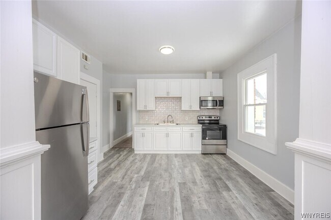 Building Photo - 1204 Niagara St