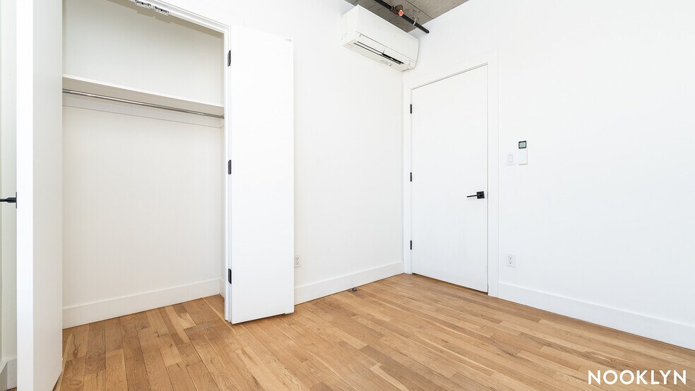 Building Photo - 824 E New York Ave