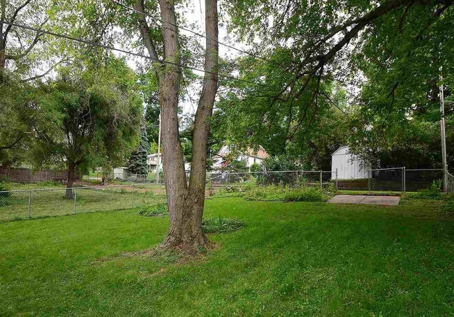 Building Photo - 2 Bed/1 Bath