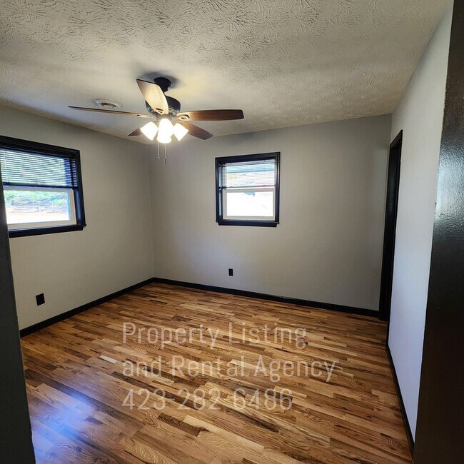 Building Photo - One story home, Elizabethton, 4 Bedrooms