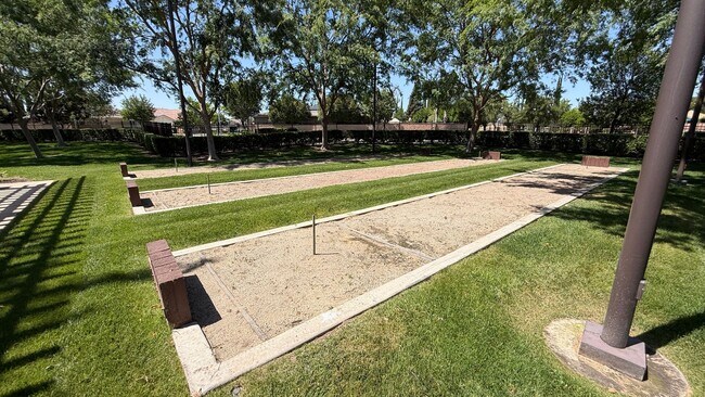 Building Photo - Beautiful 2 Bedroom 2 Bath Home in Four Seasons HOA