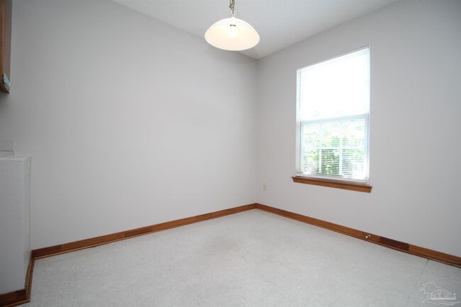 Building Photo - 8110 Stonebrook Dr