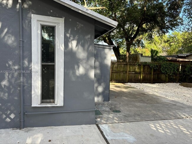 Building Photo - 5911 NW 5th Ct