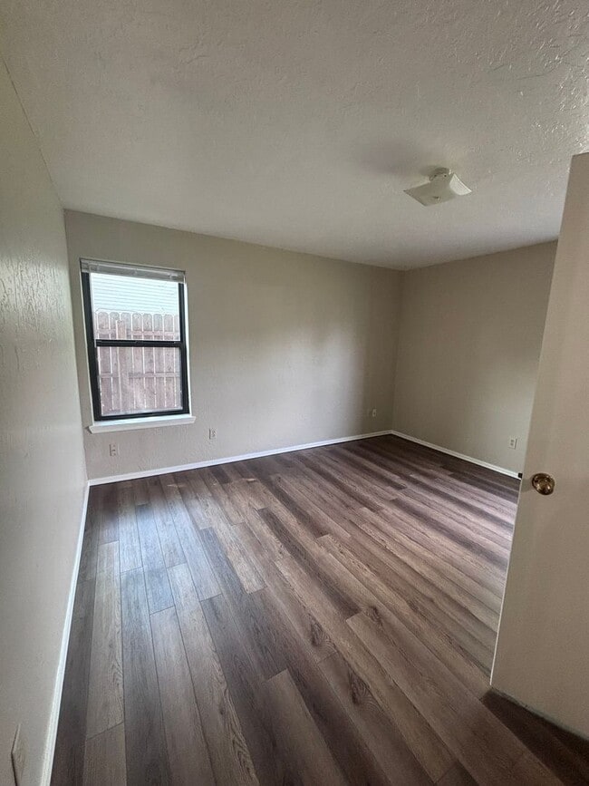 Building Photo - West Norman Duplex