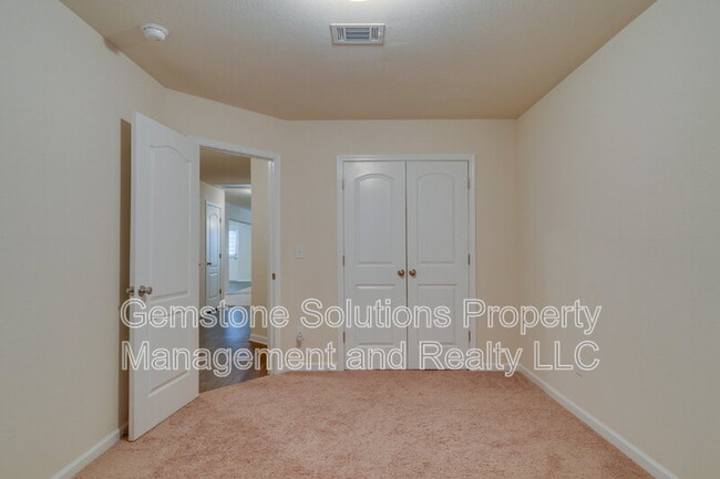 Building Photo - 2508 Queen Bee Dr