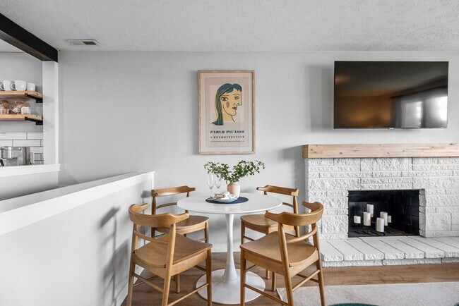Building Photo - Modern 2BR Suite – Newly Furnished, Pet-Fr...