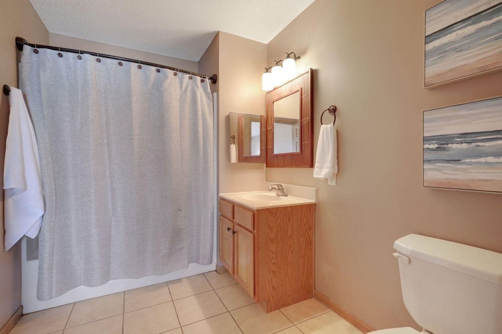 Building Photo - 1321 Lake Dr W