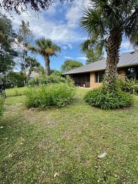 Building Photo - 156 Live Oak Ct