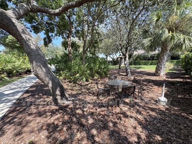Building Photo - 2215 Parrot Fish Dr