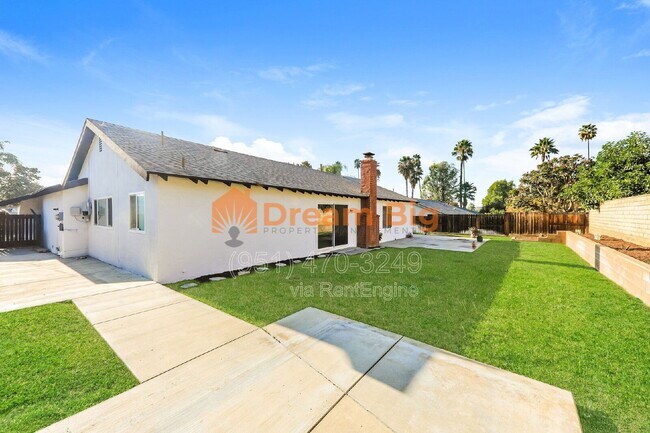 Building Photo - 2877 Sandberg St