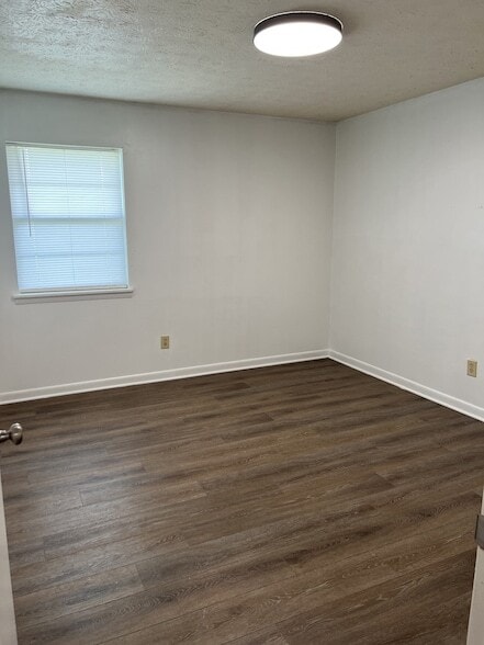 Building Photo - 113 Hillview Apt Dr