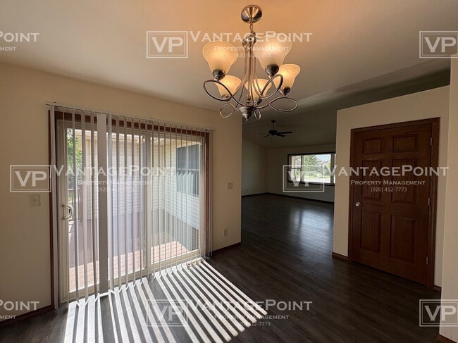 Building Photo - 2250 Daly Dr