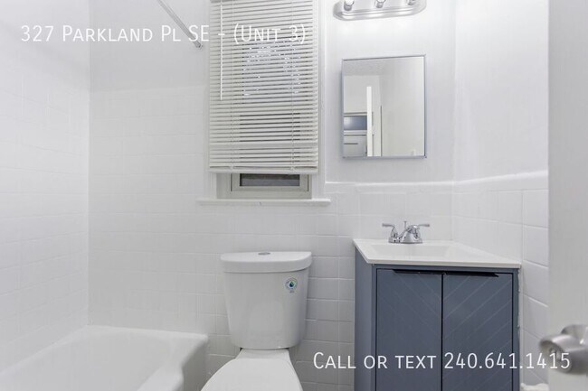 Building Photo - 327 Parkland Pl SE