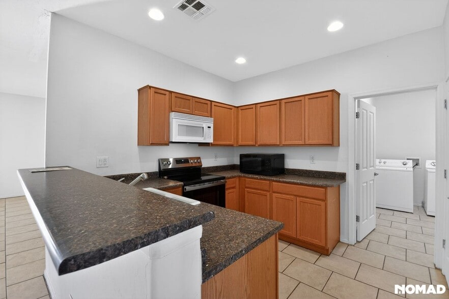 Building Photo - 3610 Cam Del Rancho