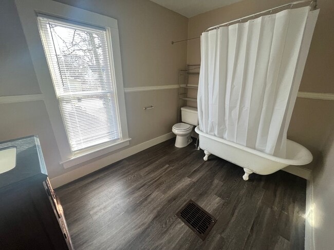 Building Photo - 1211 W Packard Ave