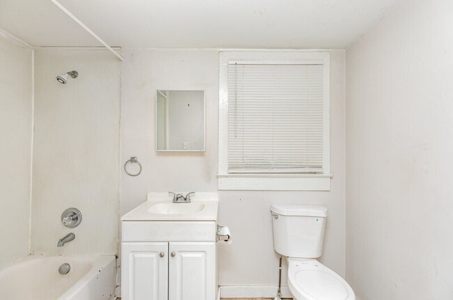 Building Photo - 659 Wilson St