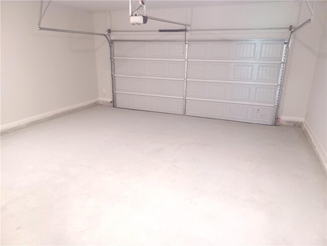 Building Photo - 3030 Westgate Park Dr