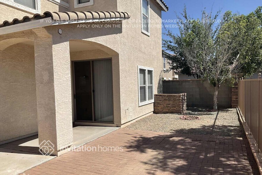 Building Photo - 2620 S Southwind Dr