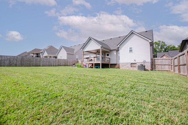 Building Photo - Pet Friendly Three Bedroom with Bonus!
