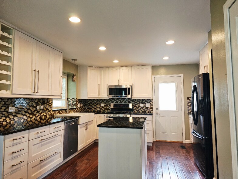 Building Photo - 227 Beaver Creek Dr