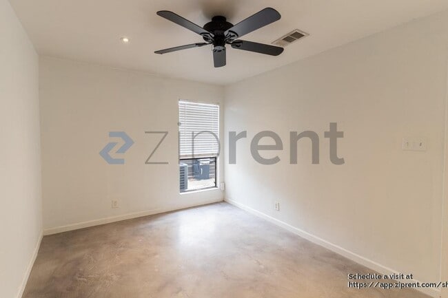 Building Photo - 2903 Parker Ln