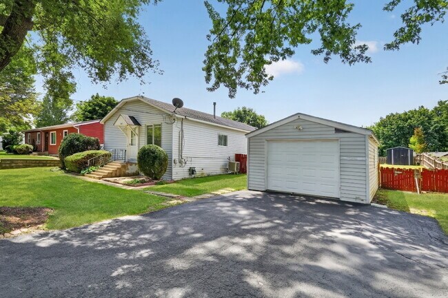 Building Photo - 241 S Highland Dr