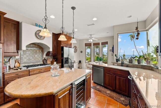 Building Photo - 701 N Granados Ave