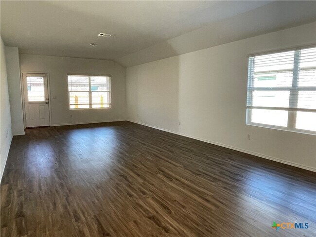 Building Photo - 214 Escondido Cir
