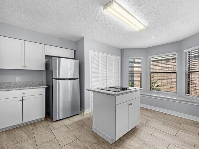 Building Photo - 1210 Normans Woods St